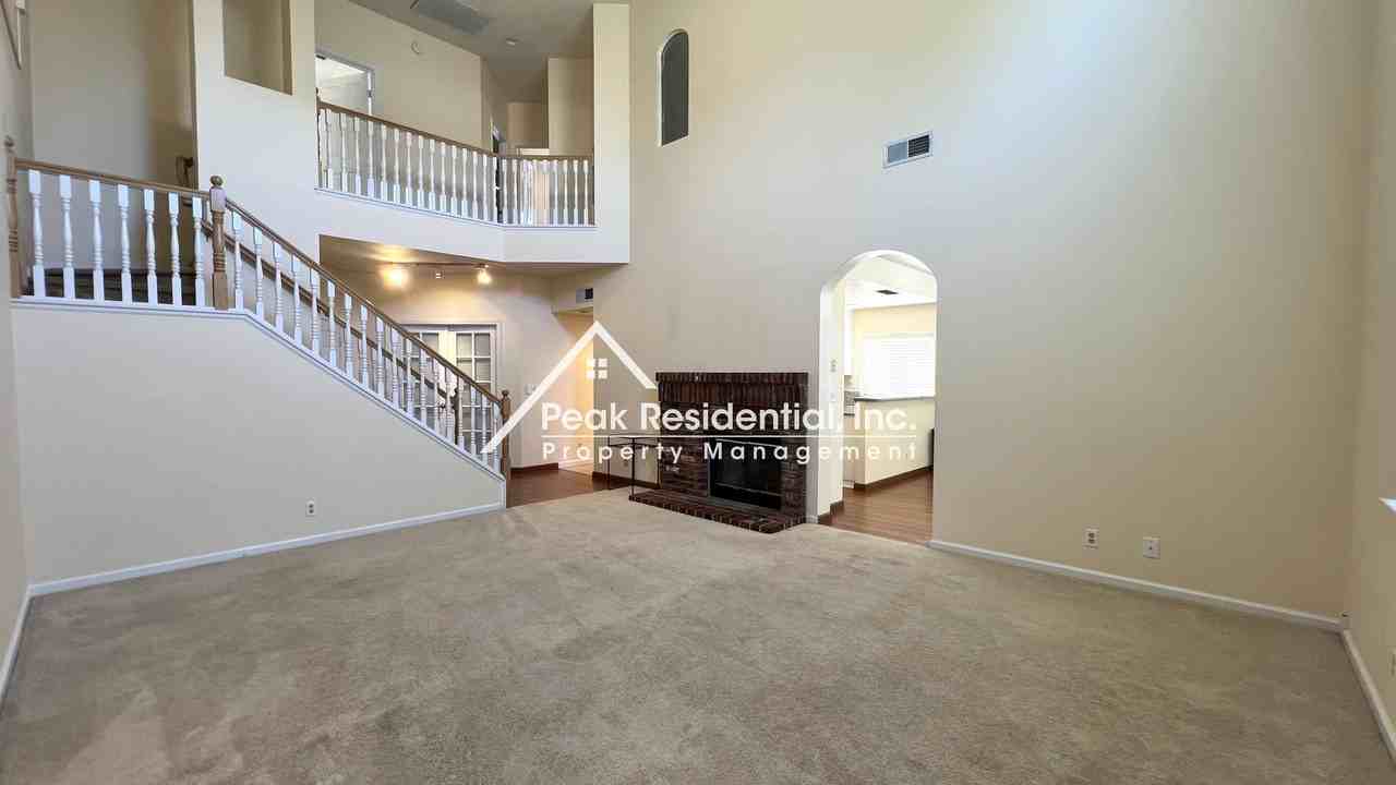 402 Harlow Ct - Photo 6 of 32