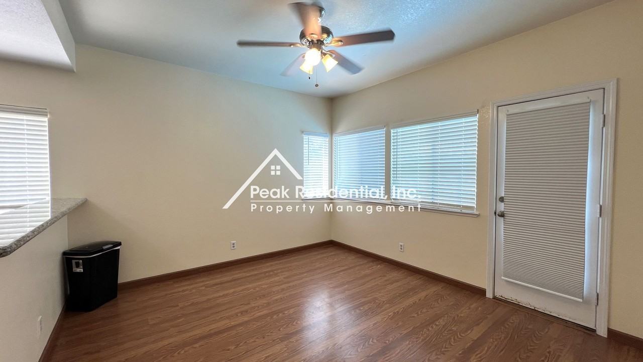 402 Harlow Ct - Photo 7 of 32