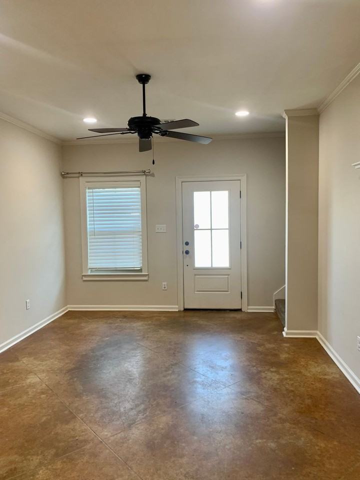 109 Ella St - Photo 2 of 15