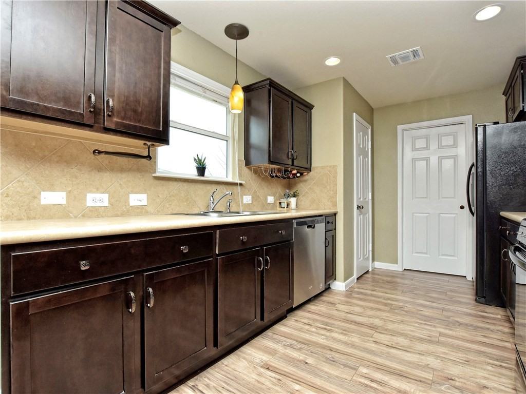 304 Pack Horse Dr - Photo 2 of 43