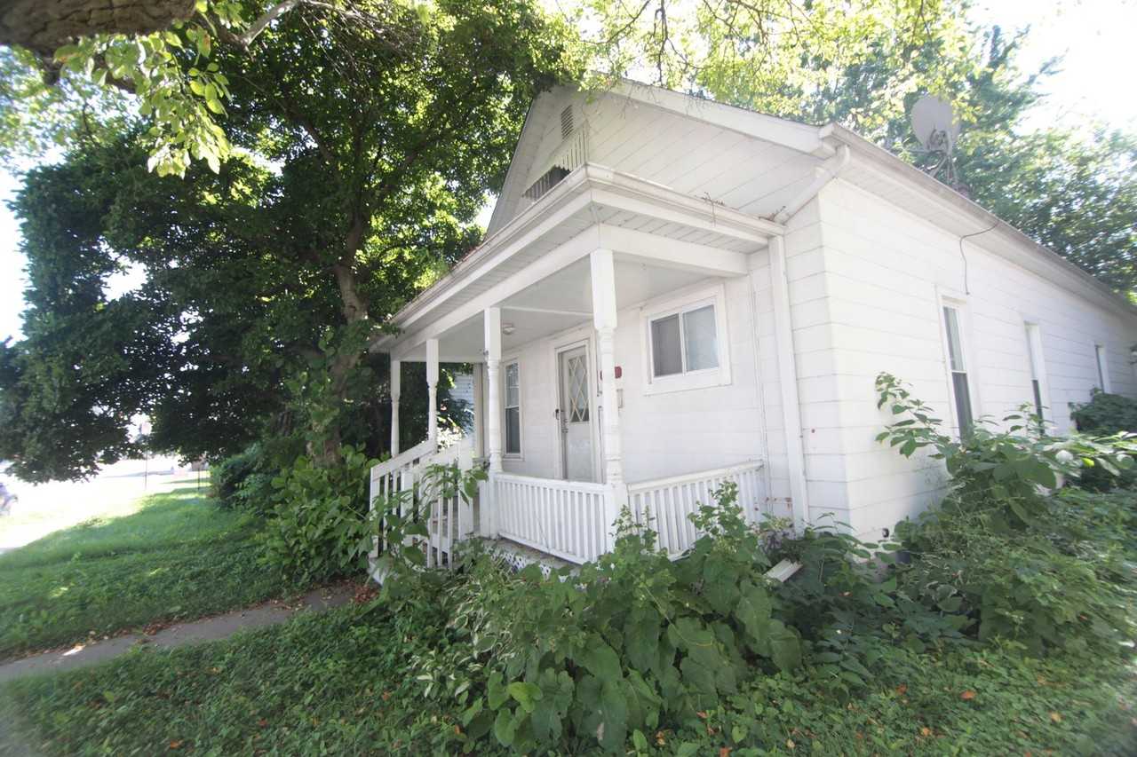 1322 38th St - Photo 2 of 31