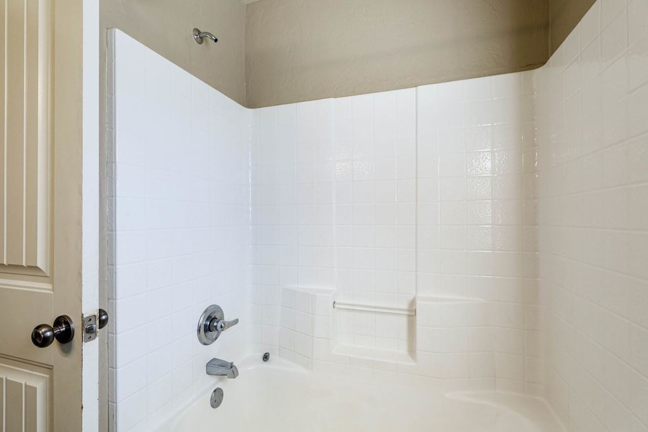 917 N Barn Hill Way - Photo 3 of 34