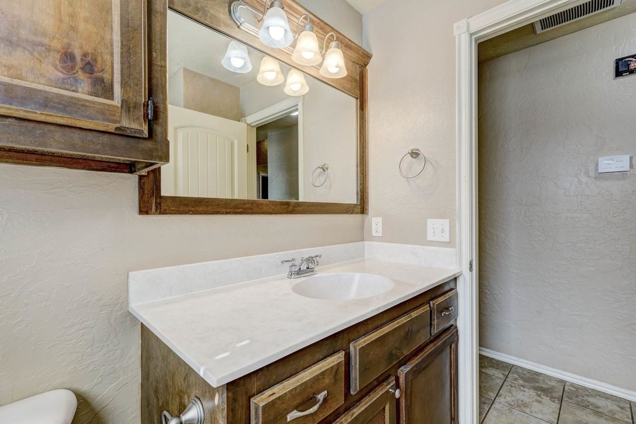 917 N Barn Hill Way - Photo 4 of 34