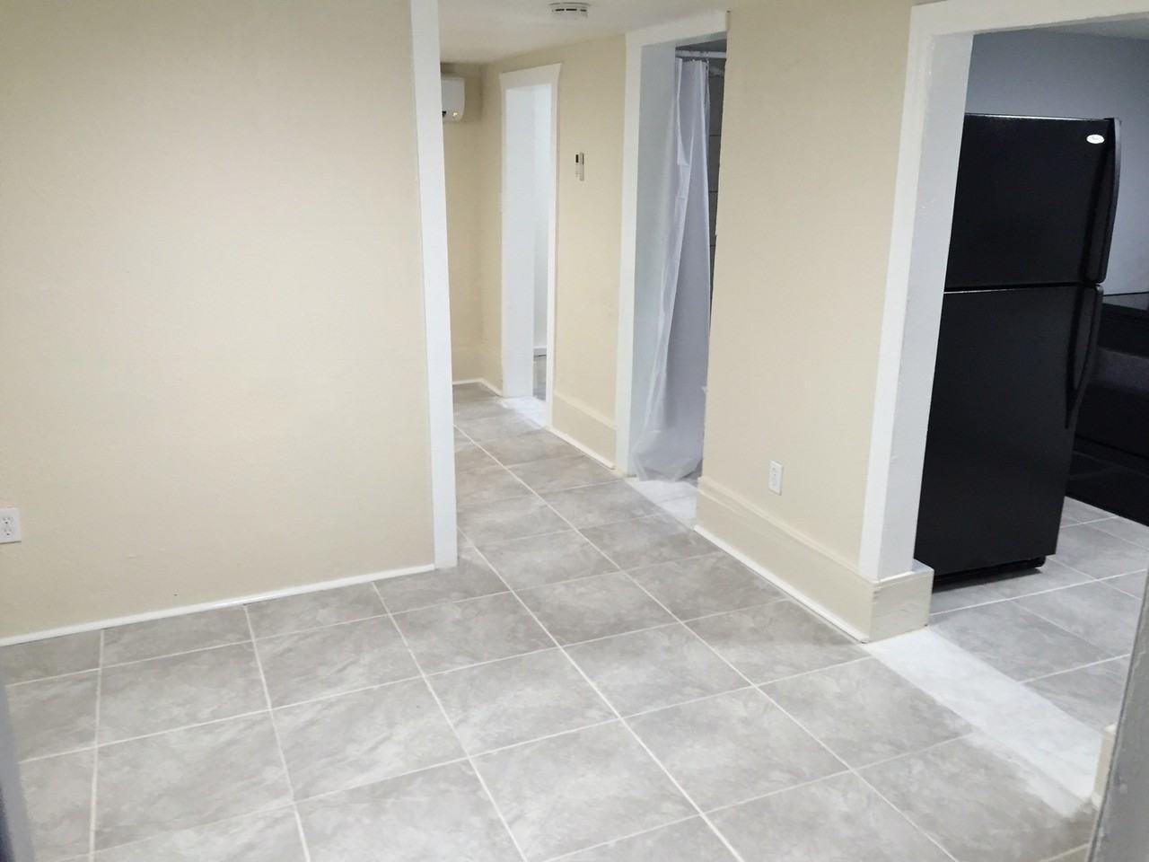 306 1/2 N Fremont Ave - Photo 2 of 7