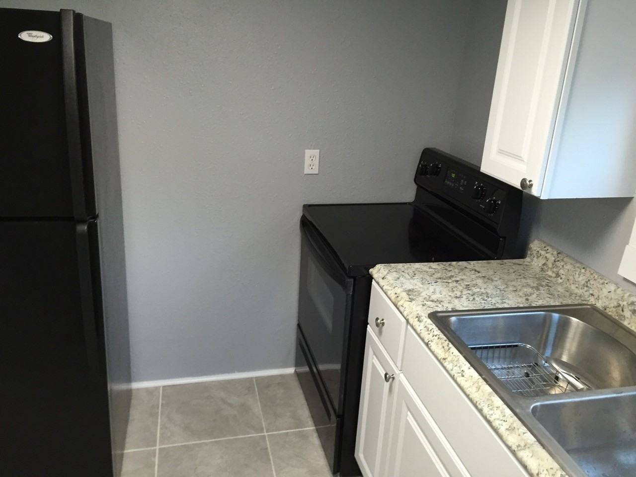 306 1/2 N Fremont Ave - Photo 3 of 7