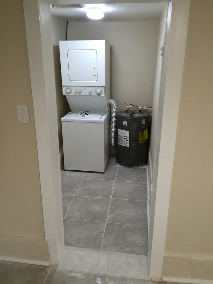 306 1/2 N Fremont Ave - Photo 6 of 7