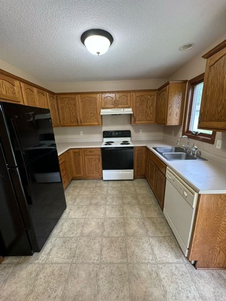 5615 Graber Dr - Photo 3 of 10