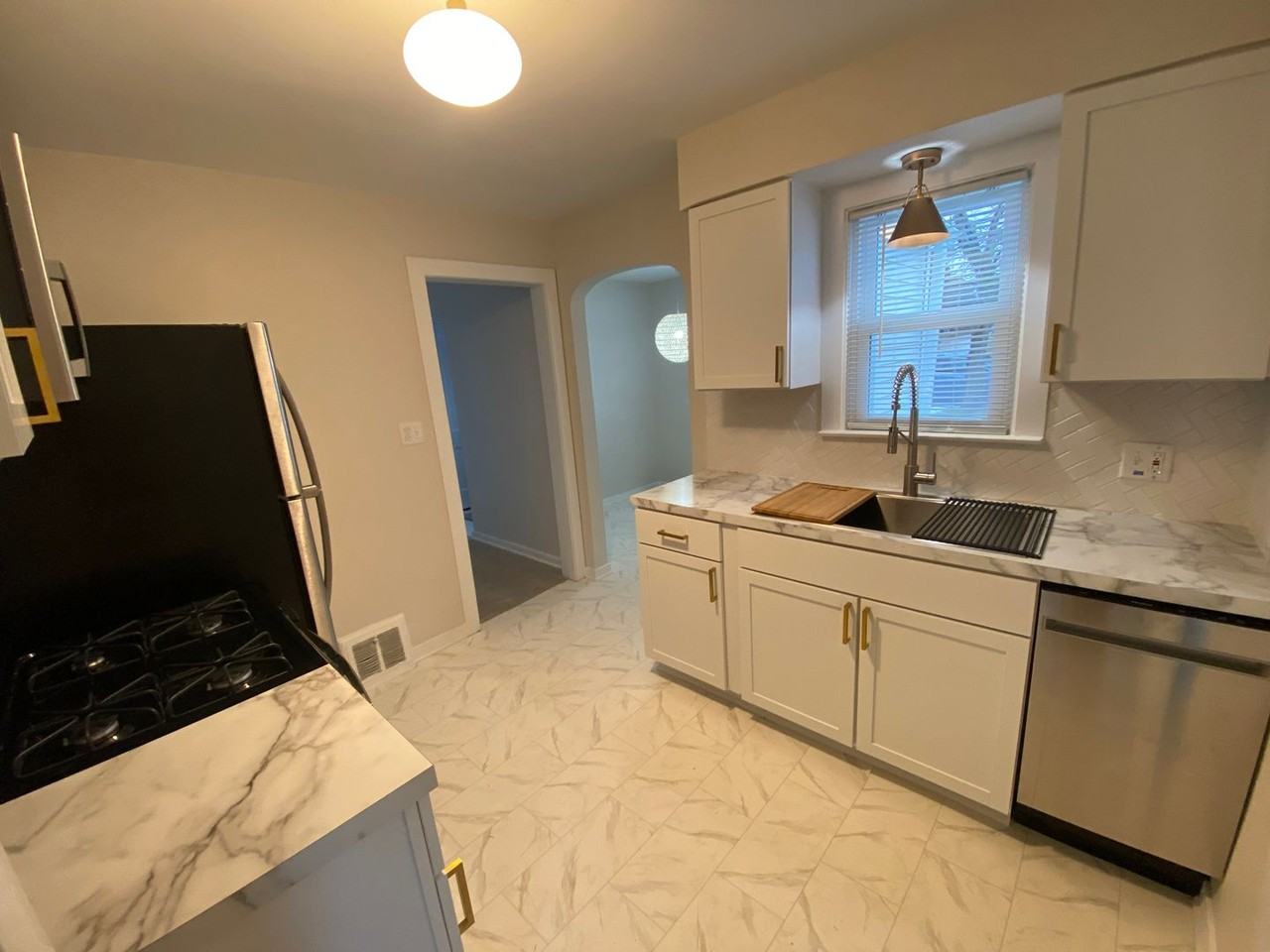 1012 Dorroll St Ne - Photo 2 of 16