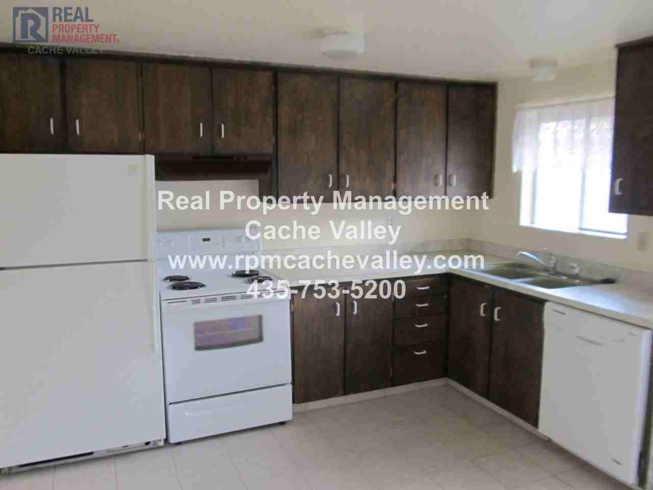 423 W 550 N - Photo 2 of 13