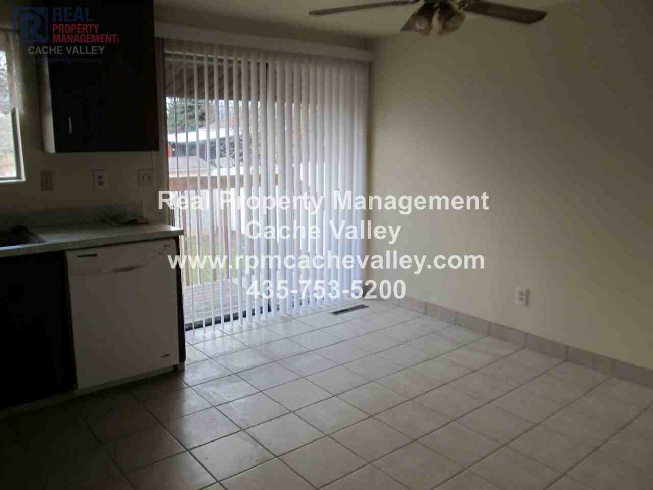 423 W 550 N - Photo 3 of 13