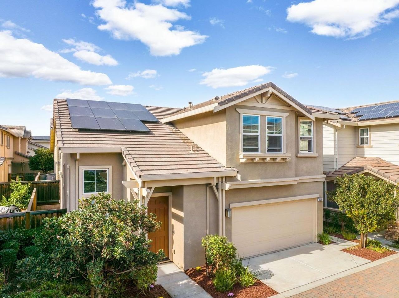 520 Foxglove Ct - Photo 2 of 32