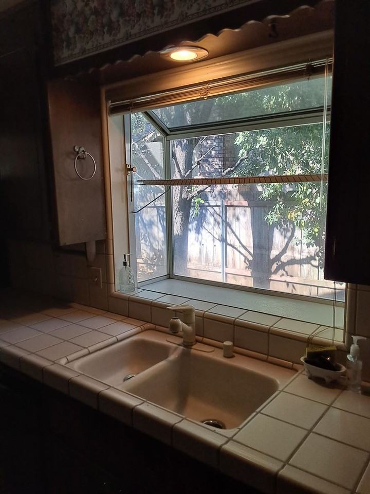 938 W 12th Ave - Photo 7 of 24