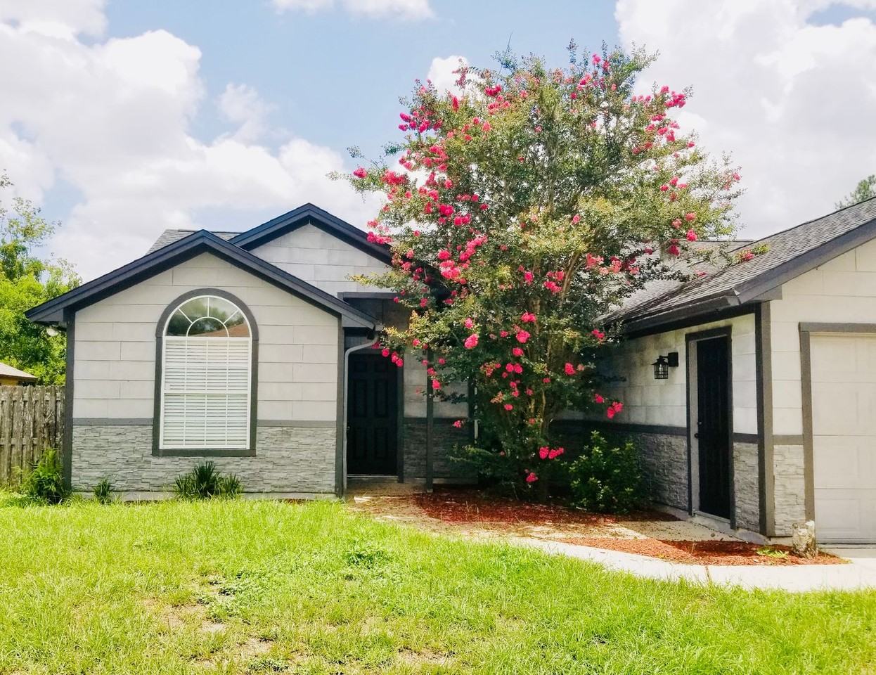 6971 Huntington Woods Cir W - Photo 2 of 40