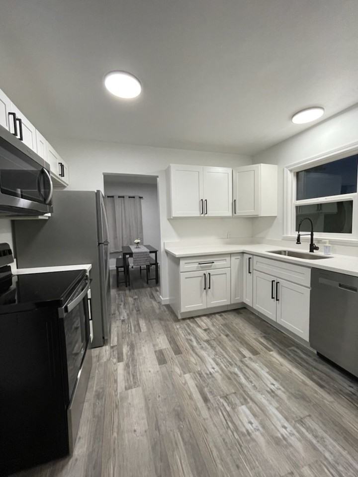 2909 N 11th St #4 - Photo 3 of 22