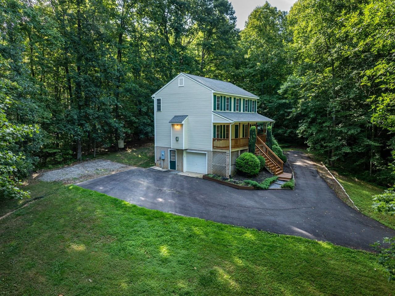 1330 Pine Creek Bluff Dr - Photo 3 of 44