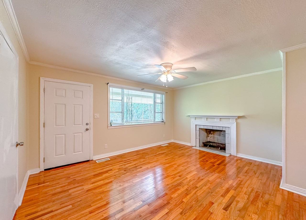 1514 Sharon Rd - Photo 3 of 33