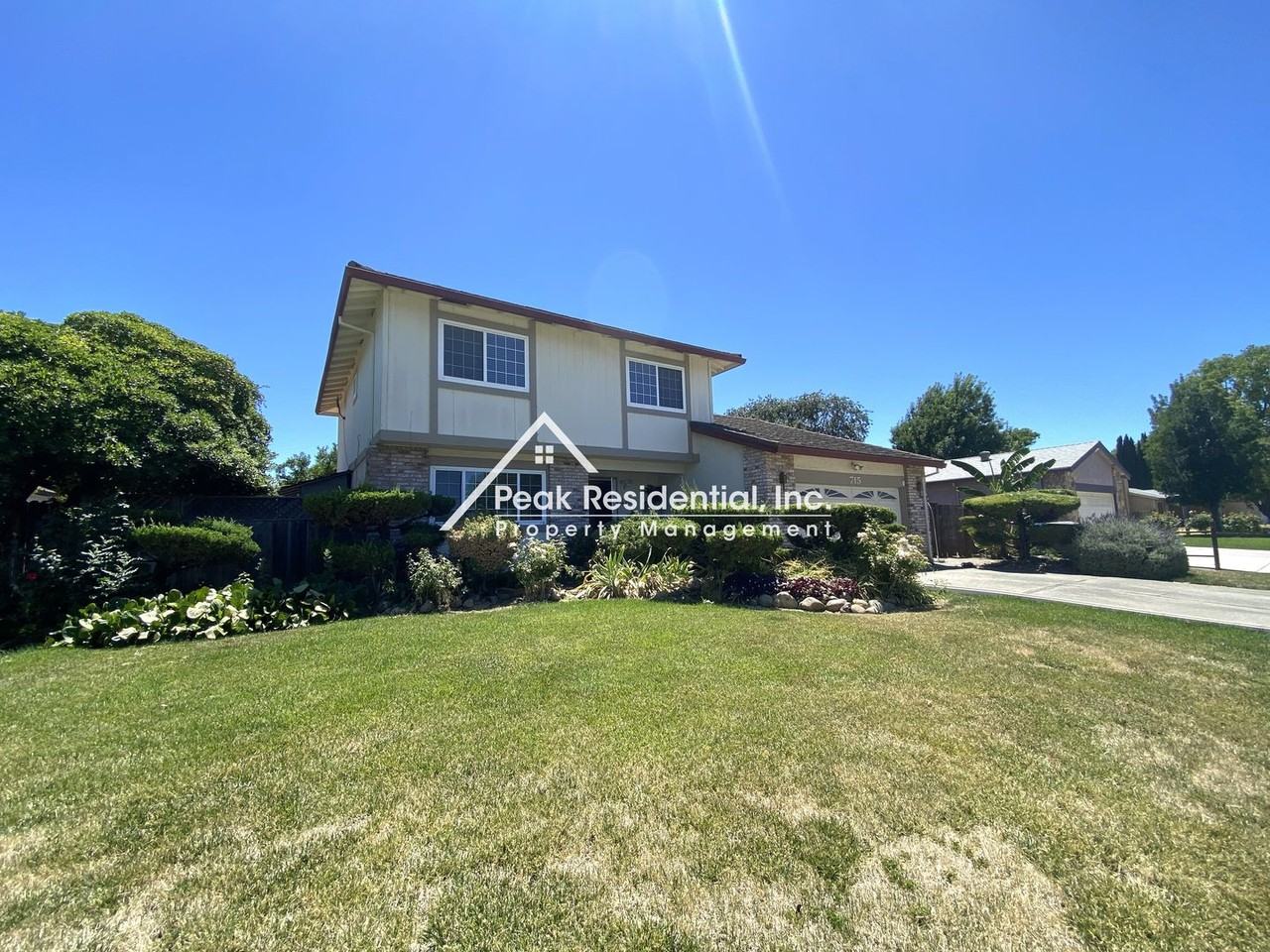 715 E Creekside Cir - Photo 2 of 33