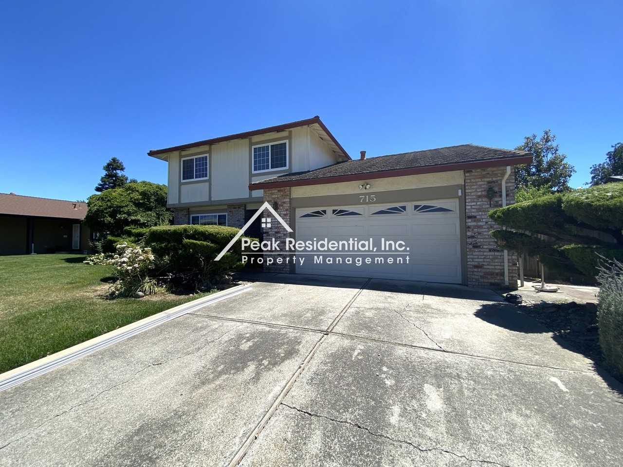 715 E Creekside Cir - Photo 3 of 33