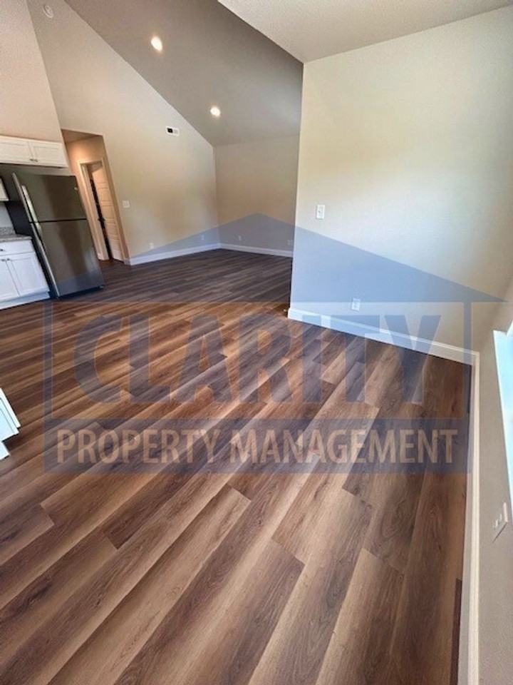 1594 Perry St Se - Photo 6 of 20