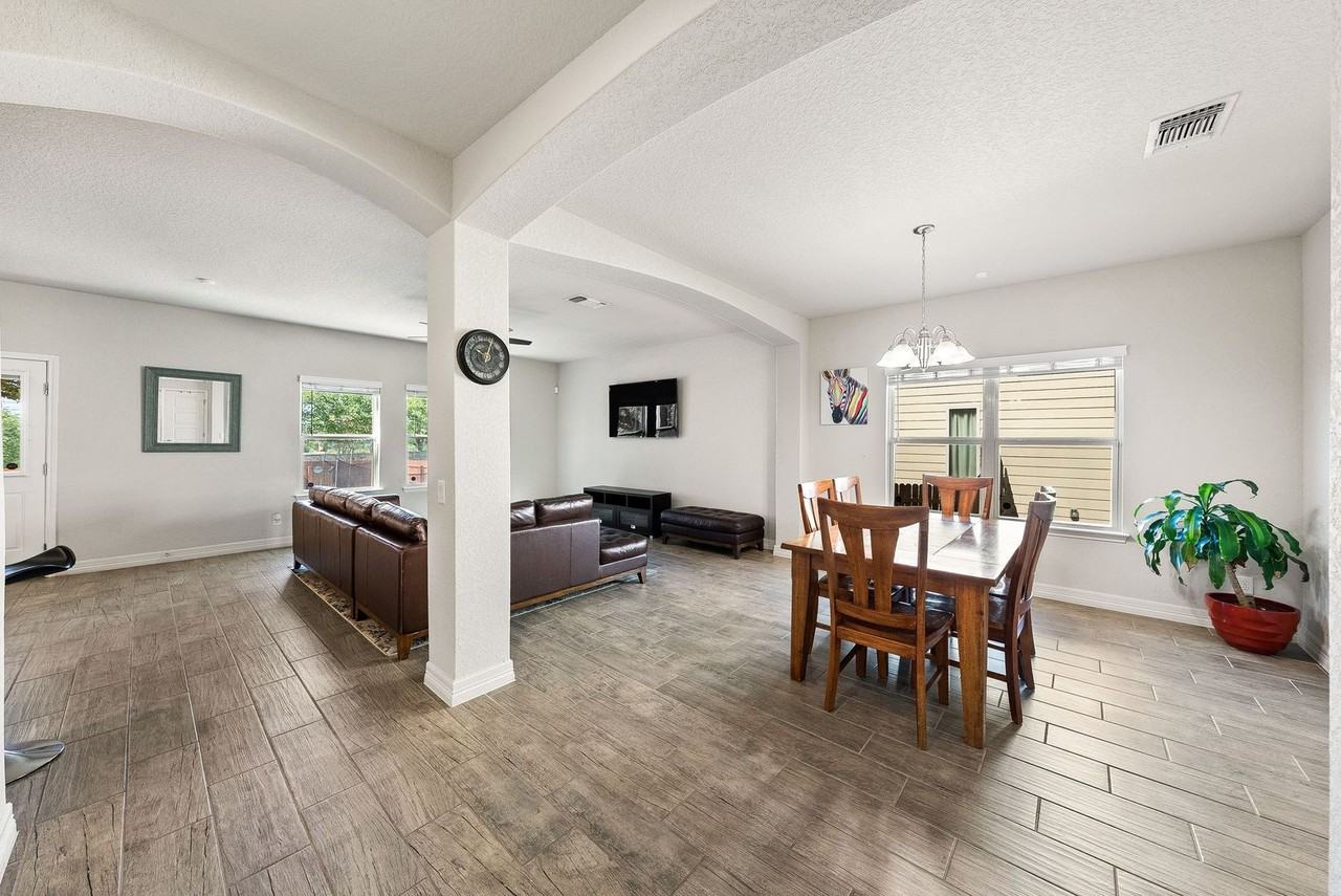 10410 Pecan Crst - Photo 3 of 50