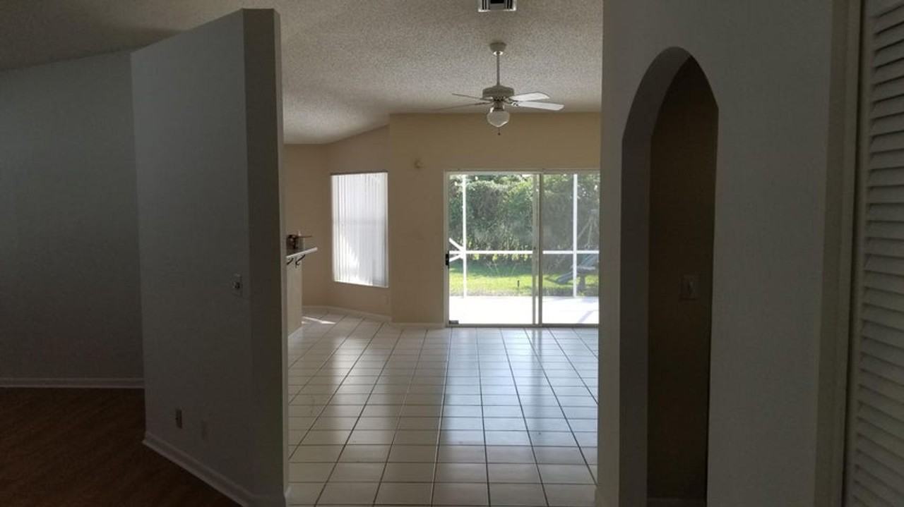 6155 Harbour Greens Dr - Photo 3 of 16