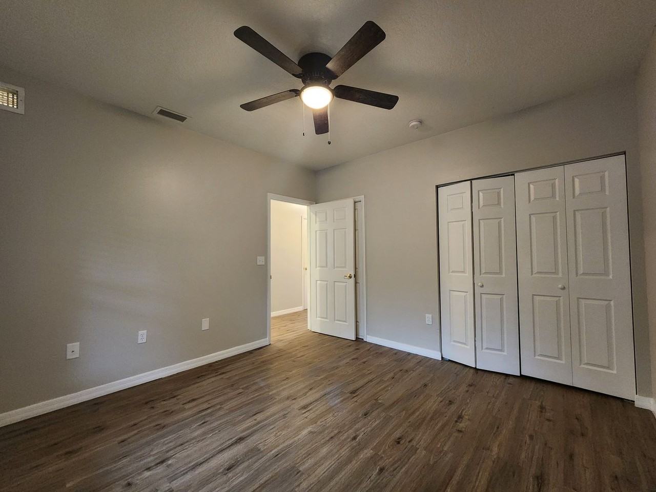 946 15th St - Photo 4 of 17