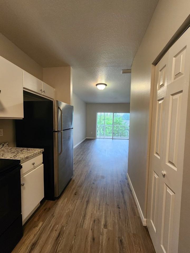 946 15th St - Photo 7 of 17