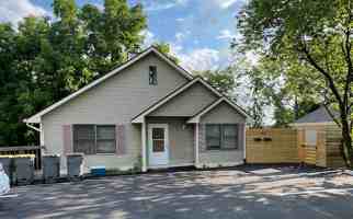 featured image of 704 W 15th St #A