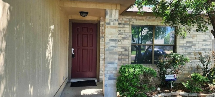 13018 Chimney Oak Dr - Photo 2 of 17