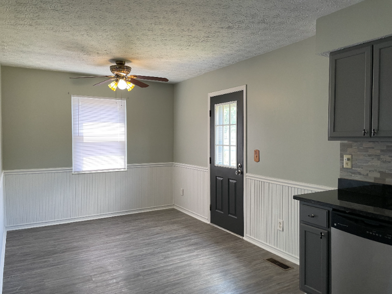 3828 Longton Dr - Photo 5 of 20