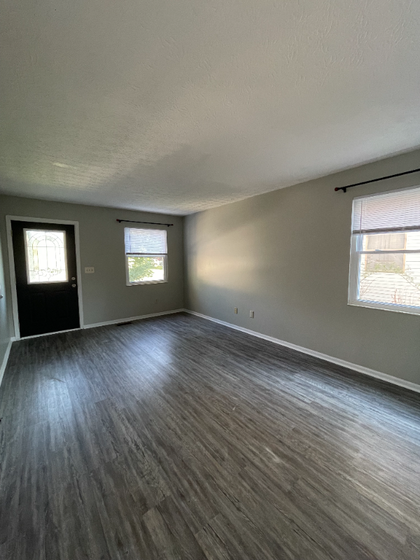 3828 Longton Dr - Photo 7 of 20