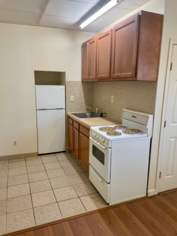 711 N Lincoln St - Photo 2 of 6