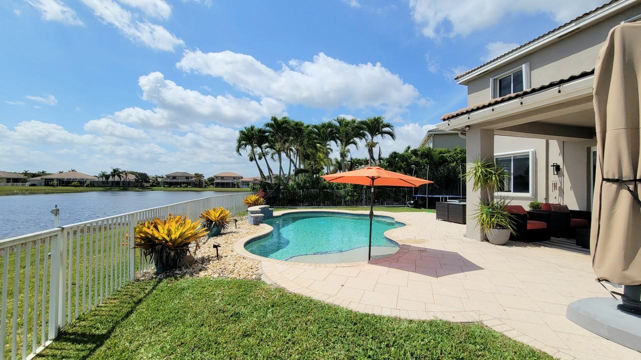 19310 Sw 61st St #NA - Photo 3 of 22