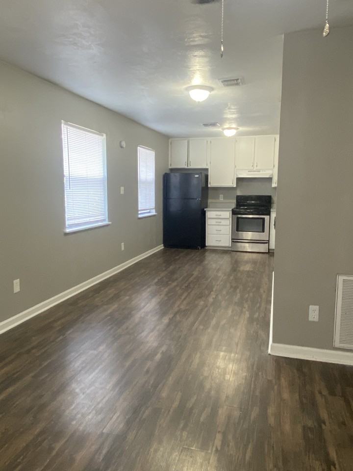 306 White Dr #B3 - Photo 2 of 11