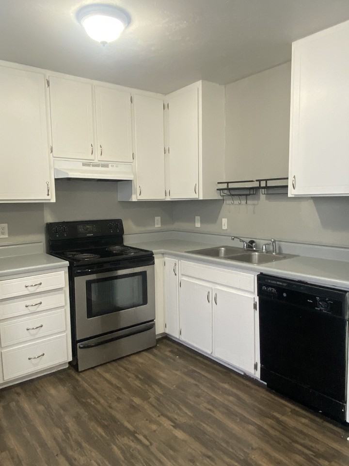 306 White Dr #B3 - Photo 3 of 11