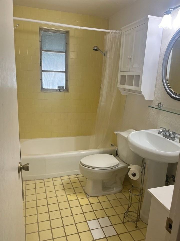 3321 North Tyndall Avenue - Photo 3 of 4