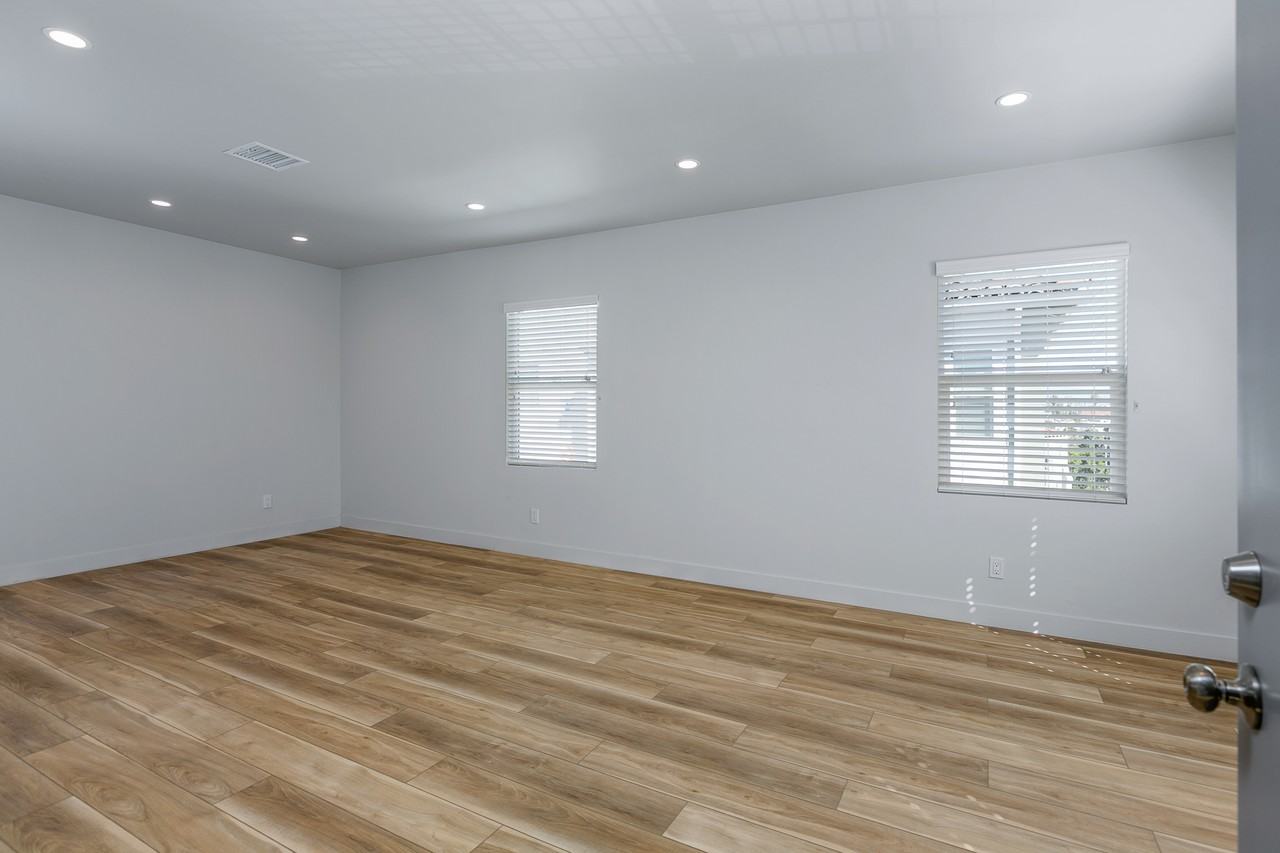 1183 Bronson Avenue #1/2 - Photo 3 of 19