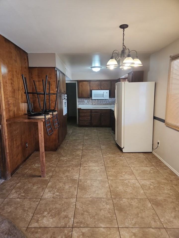 4330 W Royal Palm Rd - Photo 4 of 24