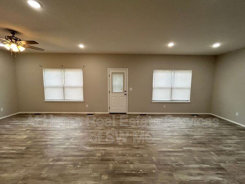 207 E Rosalie - Photo 2 of 16