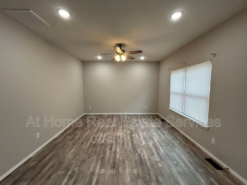 207 E Rosalie - Photo 3 of 16