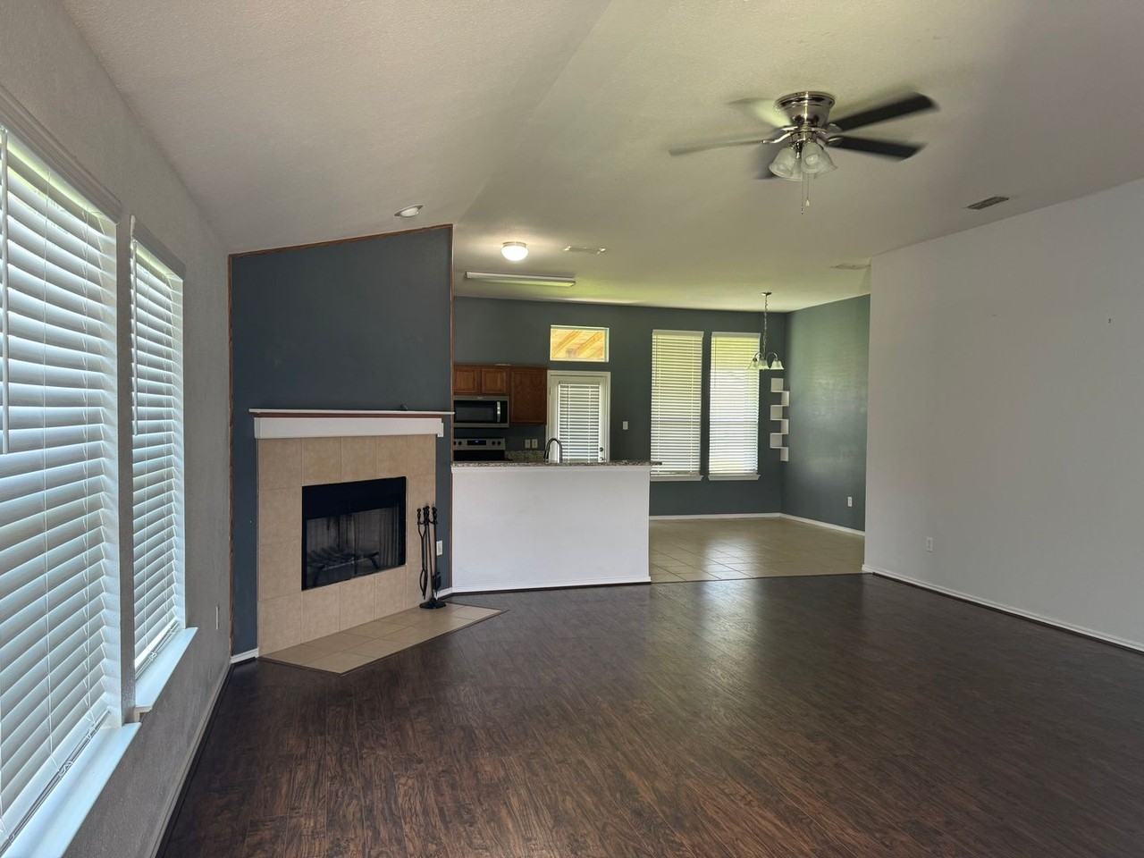203 Mcclendon Ln - Photo 2 of 19