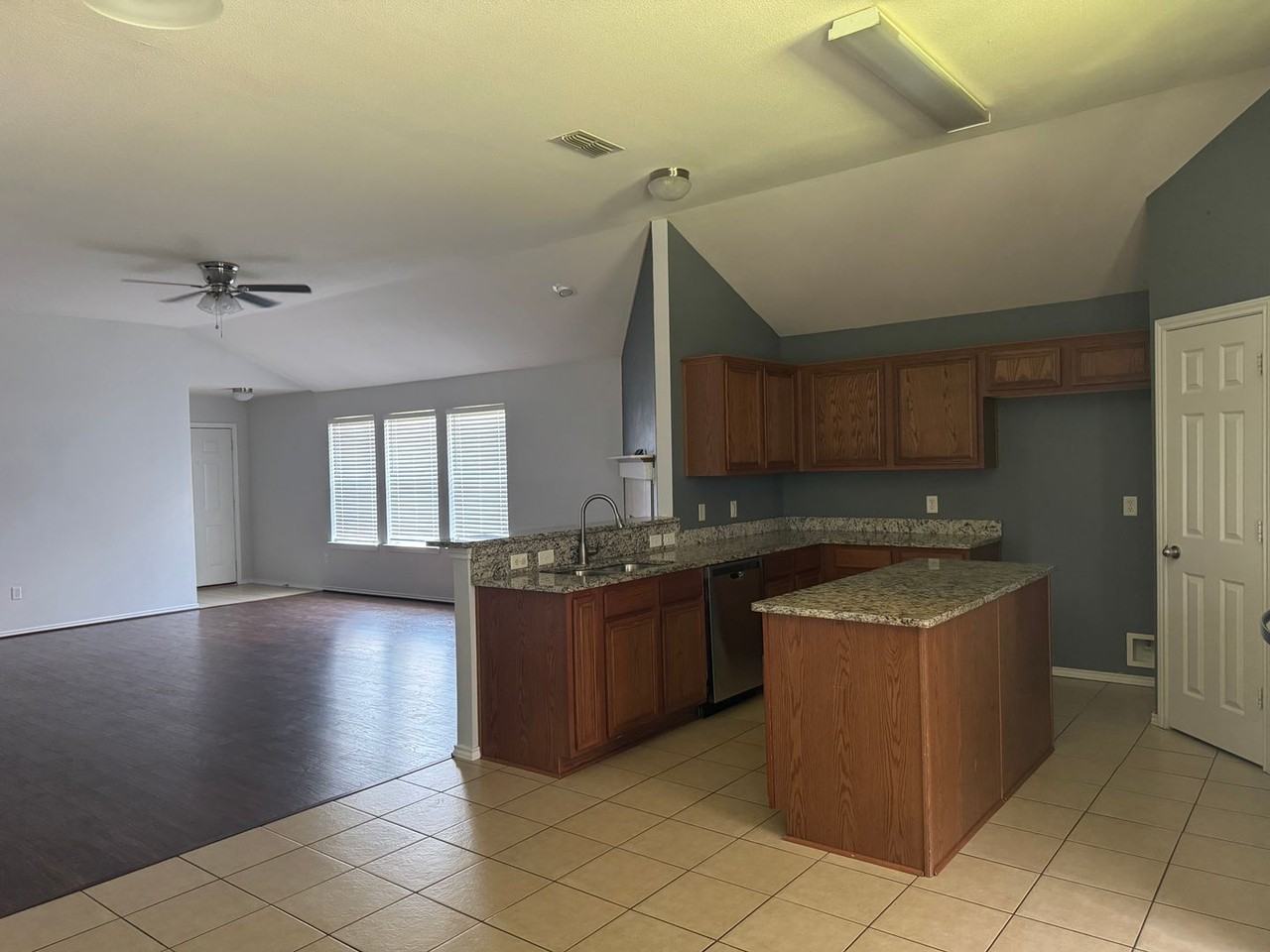 203 Mcclendon Ln - Photo 3 of 19