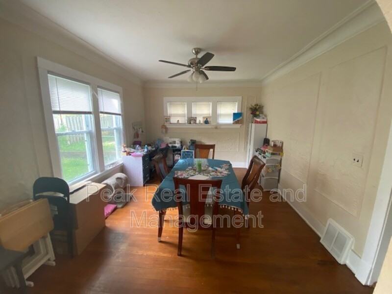 600 Pleasant St Se - Photo 3 of 11