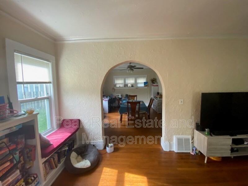 600 Pleasant St Se - Photo 4 of 11