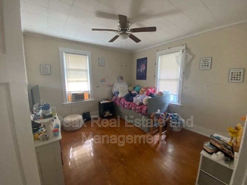 600 Pleasant St Se - Photo 7 of 11