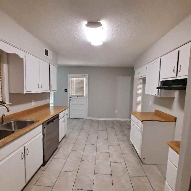 5868 North St - Photo 3 of 17