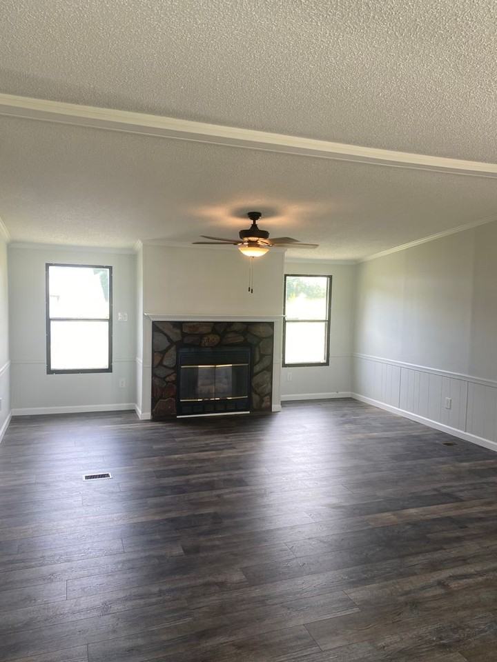 1036 Mill Field Rd - Photo 7 of 26