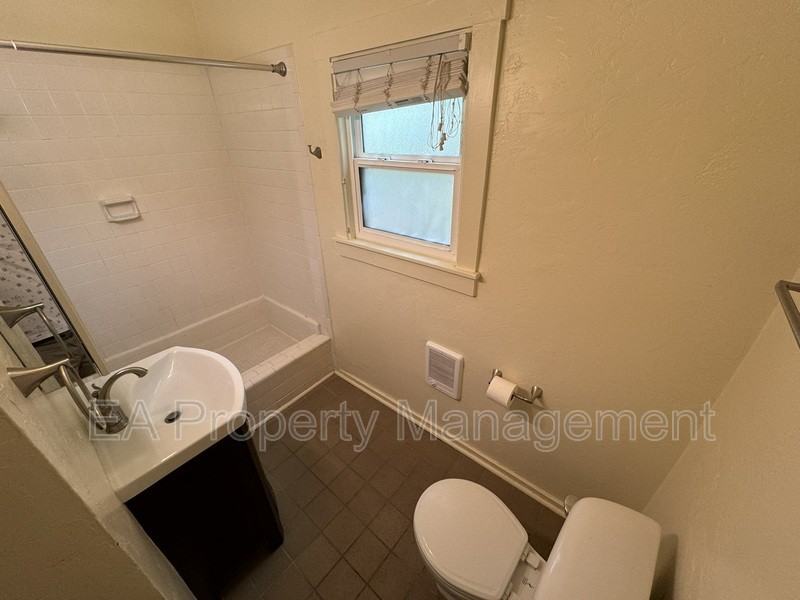 116 Maple St Se #2 - Photo 5 of 11