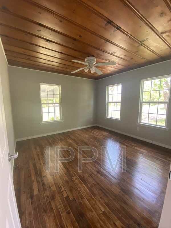 1723 Warren St - Photo 2 of 7