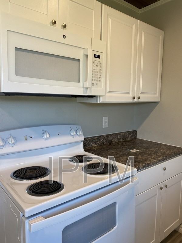 1723 Warren St - Photo 3 of 7